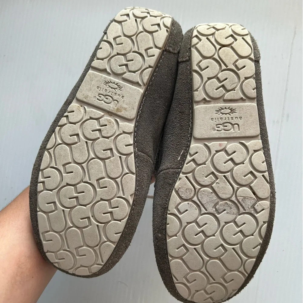 Girls UGG | Moccasins Size 1